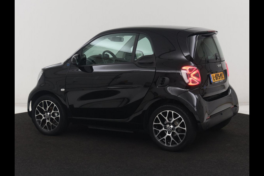 Smart Fortwo EQ Comfort PLUS 18 kWh | SOH 91.8% | Leder | Panoramadak | Stoelverwarming | Camera | Bluetooth | Park assist | Climate control | Full LED | 16'' Lichtmetaal