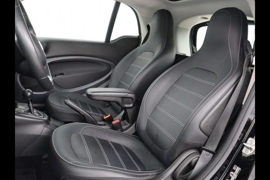 Smart Fortwo EQ Comfort PLUS 18 kWh | SOH 91.8% | Leder | Panoramadak | Stoelverwarming | Camera | Bluetooth | Park assist | Climate control | Full LED | 16'' Lichtmetaal
