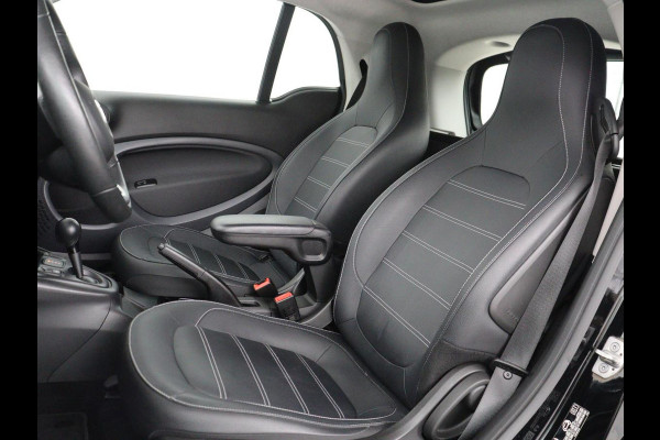 Smart Fortwo EQ Comfort PLUS 18 kWh | SOH 91.8% | Leder | Panoramadak | Stoelverwarming | Camera | Bluetooth | Park assist | Climate control | Full LED | 16'' Lichtmetaal