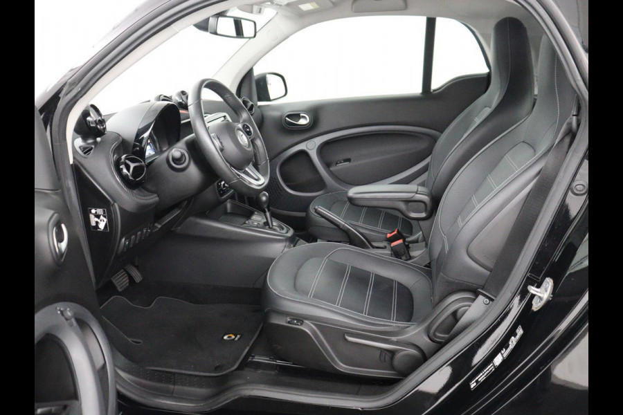 Smart Fortwo EQ Comfort PLUS 18 kWh | SOH 91.8% | Leder | Panoramadak | Stoelverwarming | Camera | Bluetooth | Park assist | Climate control | Full LED | 16'' Lichtmetaal