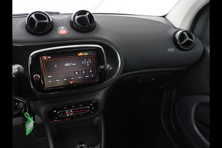 Smart Fortwo EQ Comfort PLUS 18 kWh | SOH 91.8% | Leder | Panoramadak | Stoelverwarming | Camera | Bluetooth | Park assist | Climate control | Full LED | 16'' Lichtmetaal