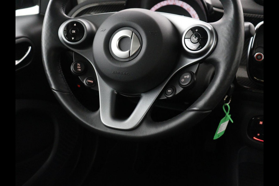 Smart Fortwo EQ Comfort PLUS 18 kWh | SOH 91.8% | Leder | Panoramadak | Stoelverwarming | Camera | Bluetooth | Park assist | Climate control | Full LED | 16'' Lichtmetaal