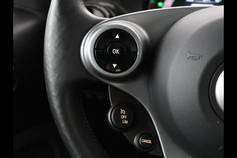 Smart Fortwo EQ Comfort PLUS 18 kWh | SOH 91.8% | Leder | Panoramadak | Stoelverwarming | Camera | Bluetooth | Park assist | Climate control | Full LED | 16'' Lichtmetaal