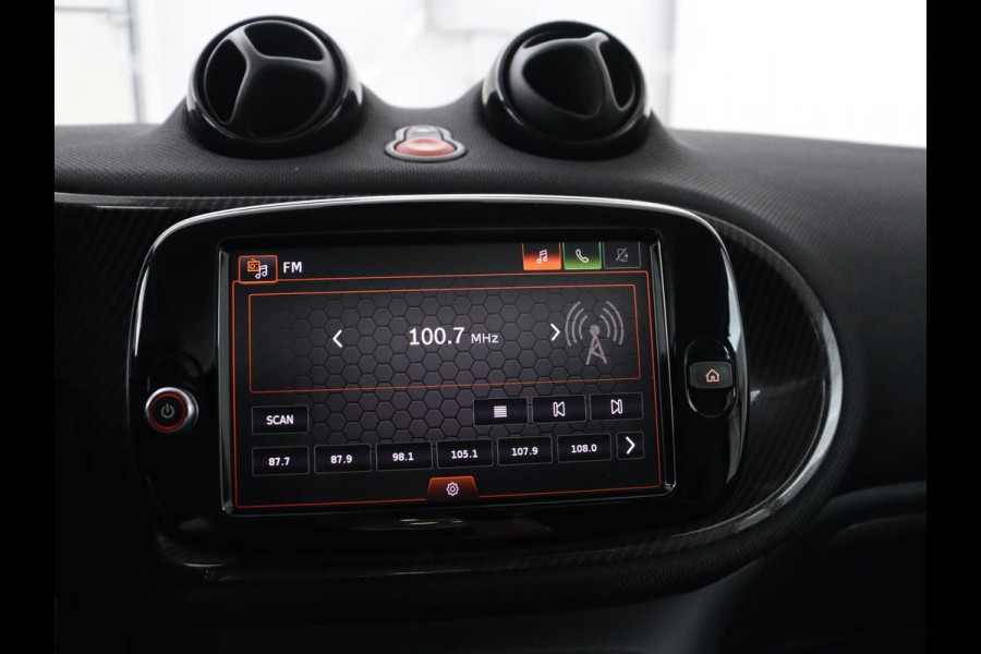Smart Fortwo EQ Comfort PLUS 18 kWh | SOH 91.8% | Leder | Panoramadak | Stoelverwarming | Camera | Bluetooth | Park assist | Climate control | Full LED | 16'' Lichtmetaal