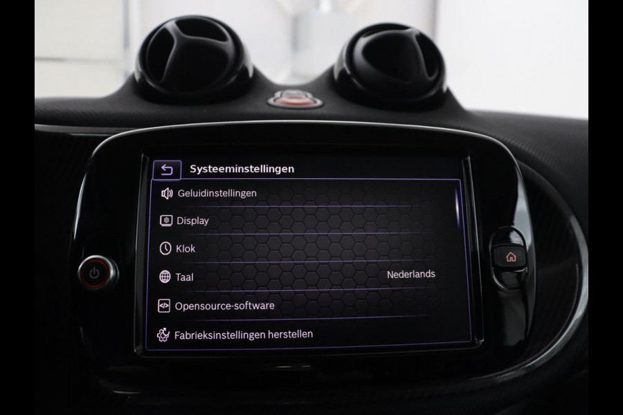 Smart Fortwo EQ Comfort PLUS 18 kWh | SOH 91.8% | Leder | Panoramadak | Stoelverwarming | Camera | Bluetooth | Park assist | Climate control | Full LED | 16'' Lichtmetaal