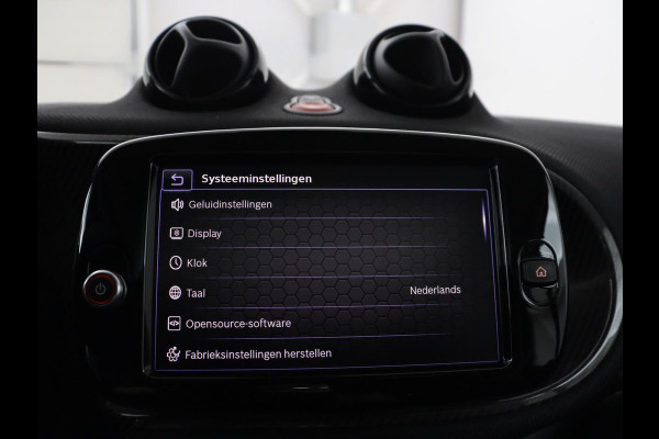 Smart Fortwo EQ Comfort PLUS 18 kWh | SOH 91.8% | Leder | Panoramadak | Stoelverwarming | Camera | Bluetooth | Park assist | Climate control | Full LED | 16'' Lichtmetaal