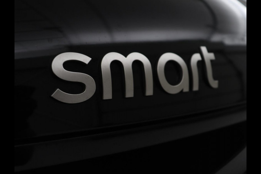 Smart Fortwo EQ Comfort PLUS 18 kWh | SOH 91.8% | Leder | Panoramadak | Stoelverwarming | Camera | Bluetooth | Park assist | Climate control | Full LED | 16'' Lichtmetaal