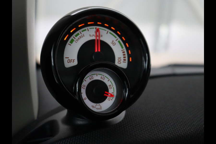 Smart Fortwo EQ Comfort PLUS 18 kWh | SOH 91.8% | Leder | Panoramadak | Stoelverwarming | Camera | Bluetooth | Park assist | Climate control | Full LED | 16'' Lichtmetaal