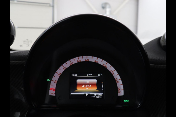 Smart Fortwo EQ Comfort PLUS 18 kWh | SOH 91.8% | Leder | Panoramadak | Stoelverwarming | Camera | Bluetooth | Park assist | Climate control | Full LED | 16'' Lichtmetaal