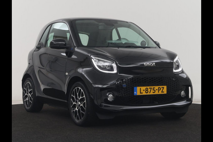 Smart Fortwo EQ Comfort PLUS 18 kWh | SOH 91.8% | Leder | Panoramadak | Stoelverwarming | Camera | Bluetooth | Park assist | Climate control | Full LED | 16'' Lichtmetaal