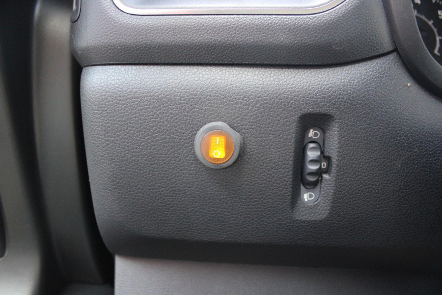 Renault Master T35 2.3 dCi 165PK L3 | OPRIJWAGEN | AUTOTRANSPORTER | 3500KG | LIER | CRUISE CONTROL | AIRCO | ZEEPPOMP EN KRAAN | VERLICHTING BUITENZIJDE | TREKHAAK | NIEUWE AUTO! |