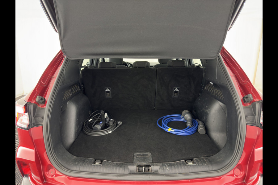 Ford Kuga 2.5 PHEV Titanium (Plug-in) (INCL-BTW) *DIGI-COCKPIT | ADAPTIVE-CRUISE | BLINDSPOT | PARK-PILOT | CAMERA | NAVI-FULLMAP | HEATED-SEATS | COMFORT-SEATS | ECC | CARPLAY | PDC | DAB | LANE-ASSIST | TOWBAR | 18''ALU*