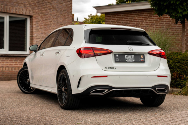 Mercedes-Benz A-Klasse 250 e AMG Line 218 PK 1e Eig Sfeerverlichting Widescreen Keyless Camera 19''