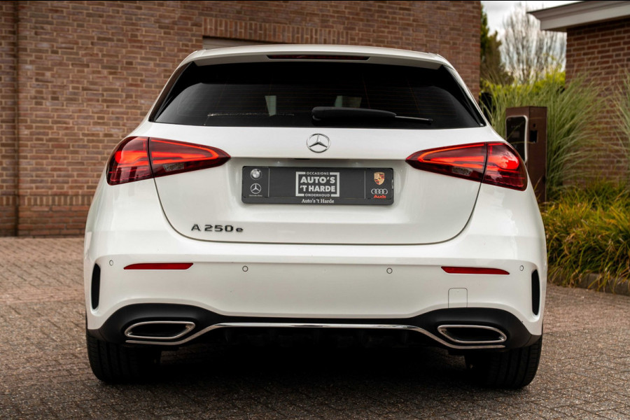 Mercedes-Benz A-Klasse 250 e AMG Line 218 PK 1e Eig Sfeerverlichting Widescreen Keyless Camera 19''