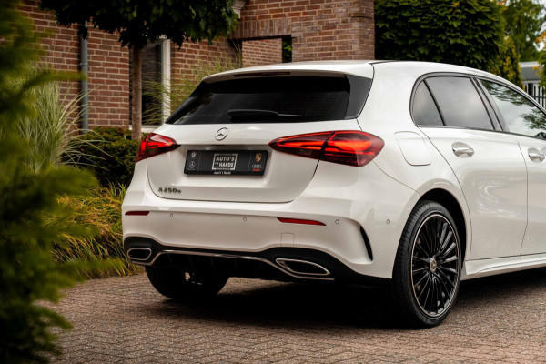 Mercedes-Benz A-Klasse 250 e AMG Line 218 PK 1e Eig Sfeerverlichting Widescreen Keyless Camera 19''