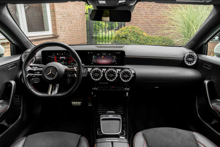 Mercedes-Benz A-Klasse 250 e AMG Line 218 PK 1e Eig Sfeerverlichting Widescreen Keyless Camera 19''