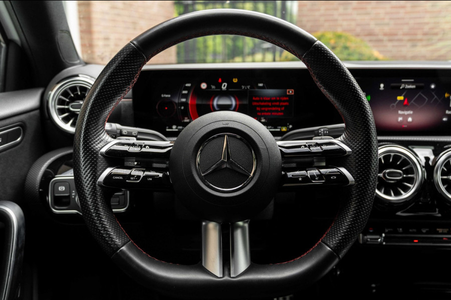 Mercedes-Benz A-Klasse 250 e AMG Line 218 PK 1e Eig Sfeerverlichting Widescreen Keyless Camera 19''