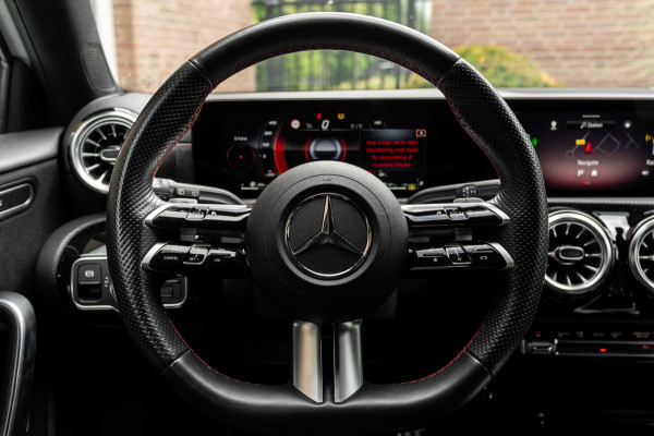 Mercedes-Benz A-Klasse 250 e AMG Line 218 PK 1e Eig Sfeerverlichting Widescreen Keyless Camera 19''