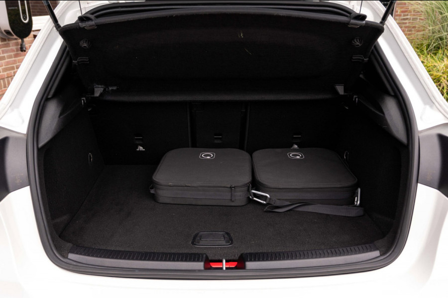 Mercedes-Benz A-Klasse 250 e AMG Line 218 PK 1e Eig Sfeerverlichting Widescreen Keyless Camera 19''