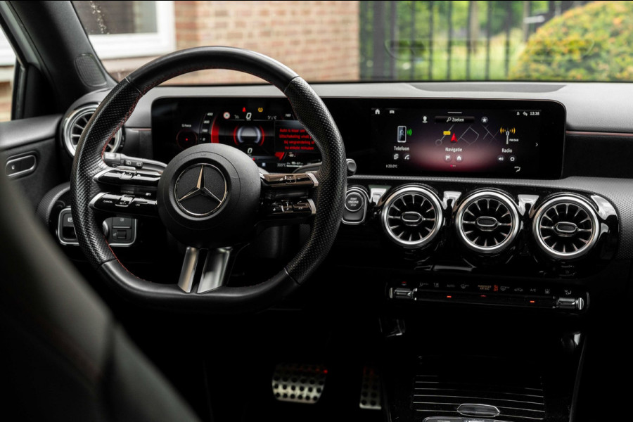 Mercedes-Benz A-Klasse 250 e AMG Line 218 PK 1e Eig Sfeerverlichting Widescreen Keyless Camera 19''