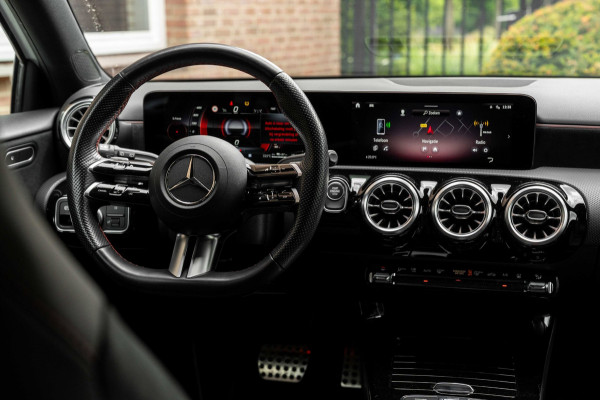 Mercedes-Benz A-Klasse 250 e AMG Line 218 PK 1e Eig Sfeerverlichting Widescreen Keyless Camera 19''
