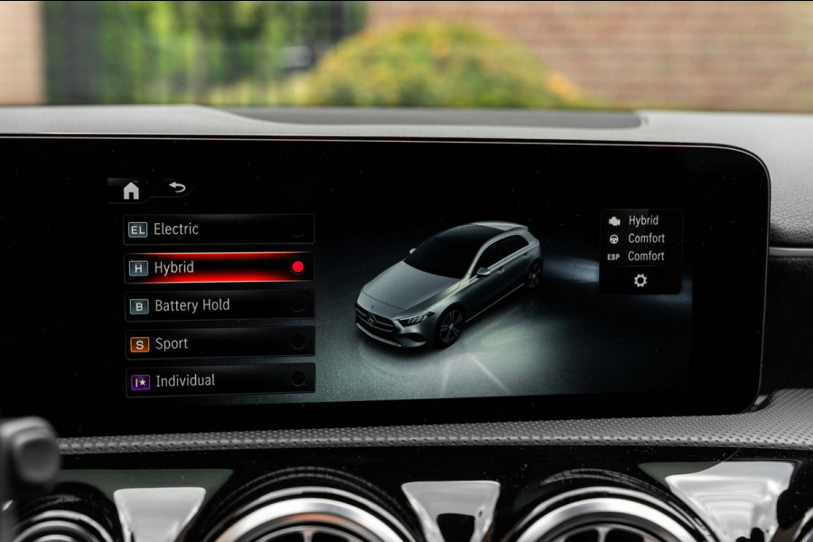 Mercedes-Benz A-Klasse 250 e AMG Line 218 PK 1e Eig Sfeerverlichting Widescreen Keyless Camera 19''