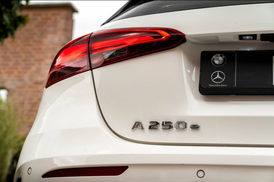 Mercedes-Benz A-Klasse 250 e AMG Line 218 PK 1e Eig Sfeerverlichting Widescreen Keyless Camera 19''