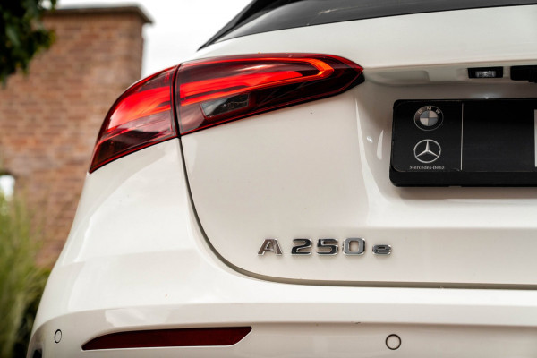 Mercedes-Benz A-Klasse 250 e AMG Line 218 PK 1e Eig Sfeerverlichting Widescreen Keyless Camera 19''