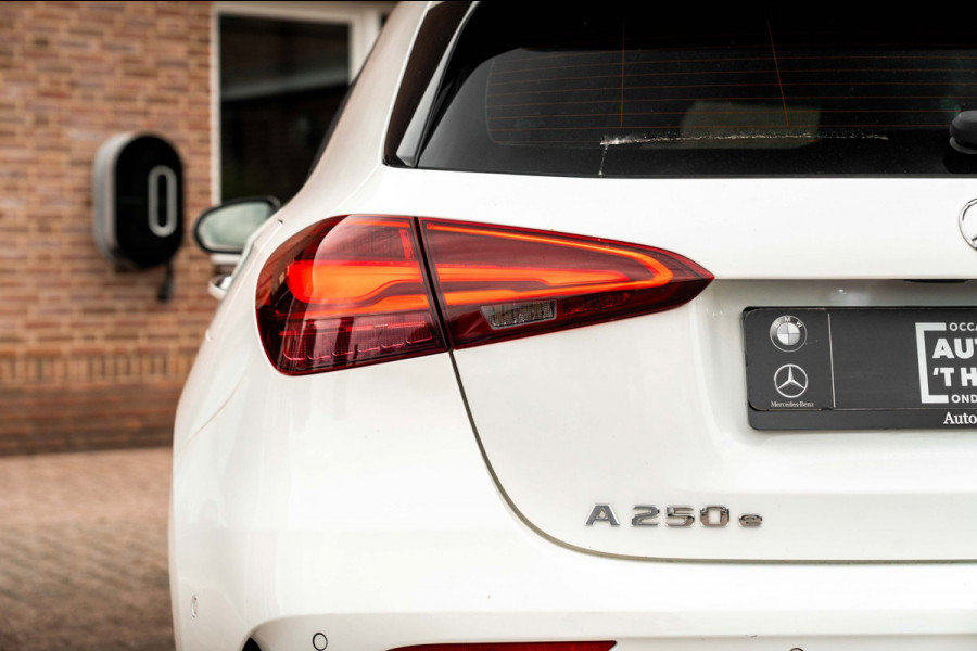 Mercedes-Benz A-Klasse 250 e AMG Line 218 PK 1e Eig Sfeerverlichting Widescreen Keyless Camera 19''
