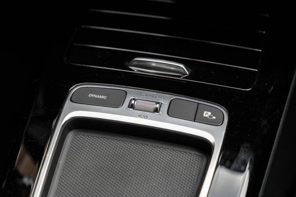 Mercedes-Benz A-Klasse 250 e AMG Line 218 PK 1e Eig Sfeerverlichting Widescreen Keyless Camera 19''