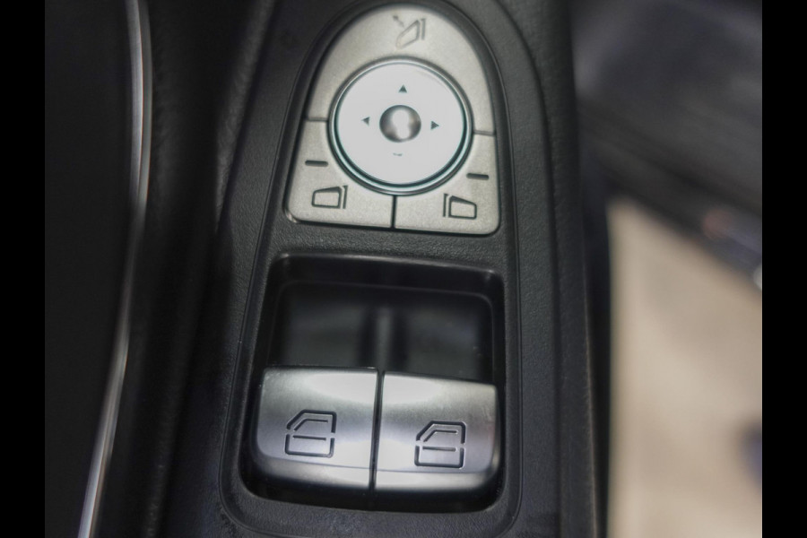 Mercedes-Benz Vito 114 CDI L2 Select Dubbele Cabine Trekhaak Navigatie Apple Carplay/Android Auto Camera Parkeersensoren Cruise Control Climate control Leder Lichtmetalen velgen Getinte ramen