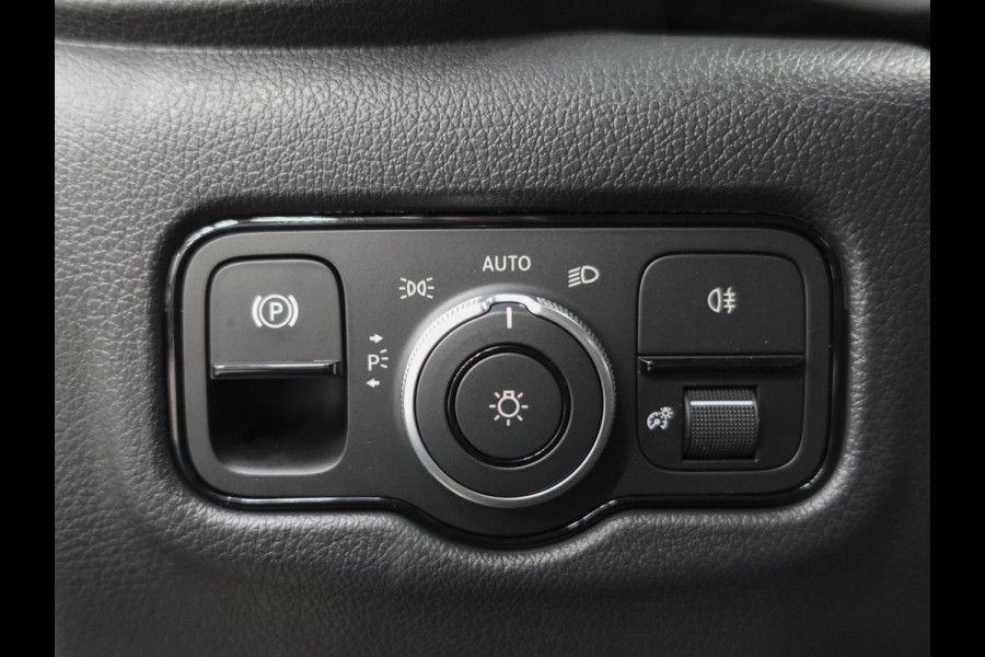 Mercedes-Benz Vito 114 CDI L2 Select Dubbele Cabine Trekhaak Navigatie Apple Carplay/Android Auto Camera Parkeersensoren Cruise Control Climate control Leder Lichtmetalen velgen Getinte ramen