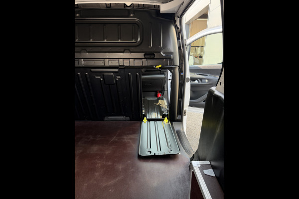 Fiat Doblò 100pk L2 1000kg (Laadruimte betimmering - Camera - Airco - Navigatie - Parkeersensoren V+A - Digitale spiegel - Moduwork - Apple
