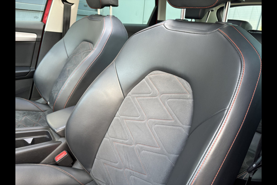 Seat Leon Sportstourer 1.5 eTSI FR Business SCHUIFDAK/LEDER/VIRTUAL/TREKH.WEGKLAPBAAR