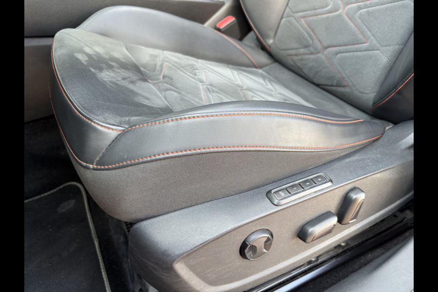 Seat Leon Sportstourer 1.5 eTSI FR Business SCHUIFDAK/LEDER/VIRTUAL/TREKH.WEGKLAPBAAR