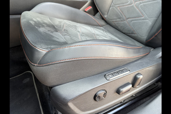 Seat Leon Sportstourer 1.5 eTSI FR Business SCHUIFDAK/LEDER/VIRTUAL/TREKH.WEGKLAPBAAR