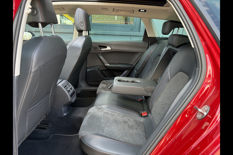 Seat Leon Sportstourer 1.5 eTSI FR Business SCHUIFDAK/LEDER/VIRTUAL/TREKH.WEGKLAPBAAR