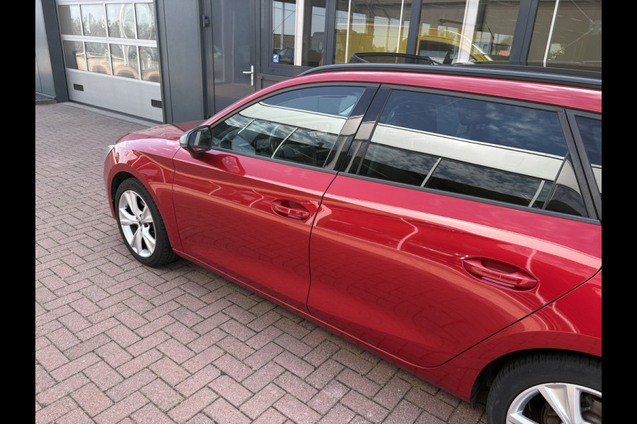 Seat Leon Sportstourer 1.5 eTSI FR Business SCHUIFDAK/LEDER/VIRTUAL/TREKH.WEGKLAPBAAR