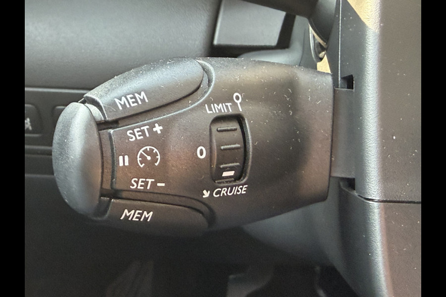 Citroën C3 Aircross 110pk Shine (Elektrisch Schuifdak - trekhaak - Camera - Parkeersensoren V+A - Automatische Airco - Navigatie - Apple carplay)