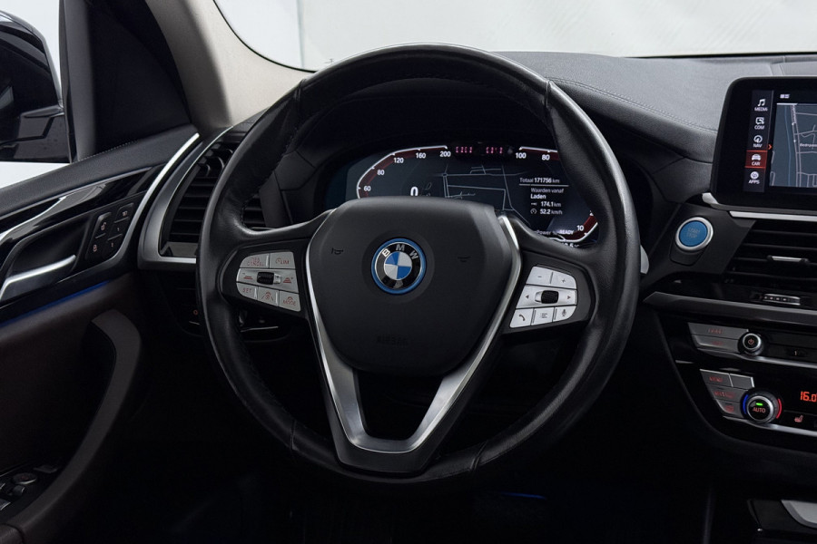 BMW iX3 Executive 80 kWh SOH 96% (PANORAMADAK, SFEERVERLICHTING, ADAPTIVE CRUISE, AUTOPILOT, STOELVERWARMING, 1e EIGENAAR)