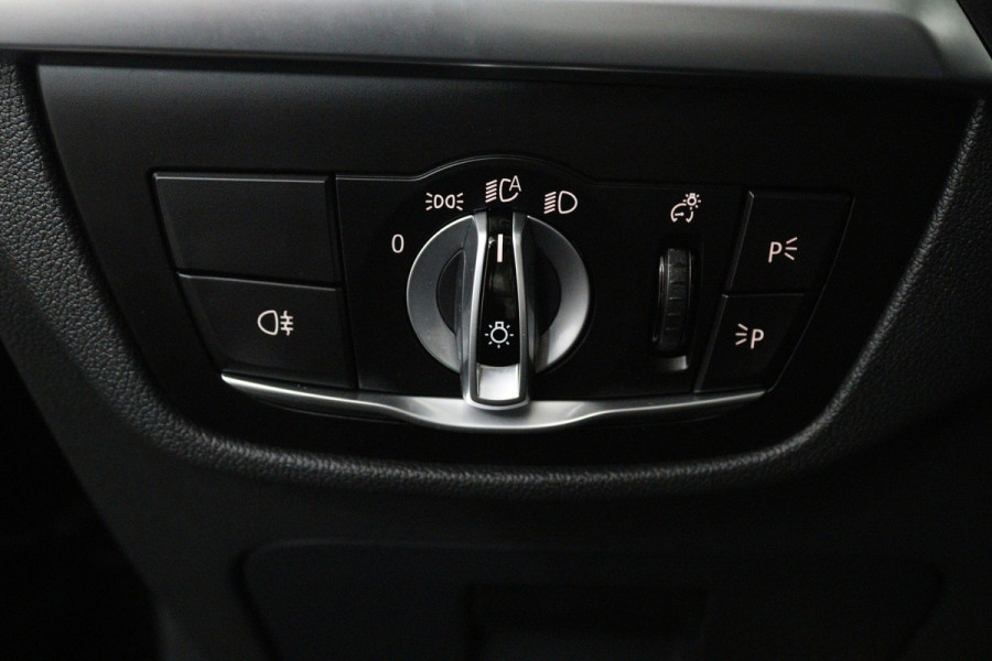 BMW iX3 Executive 80 kWh SOH 96% (PANORAMADAK, SFEERVERLICHTING, ADAPTIVE CRUISE, AUTOPILOT, STOELVERWARMING, 1e EIGENAAR)