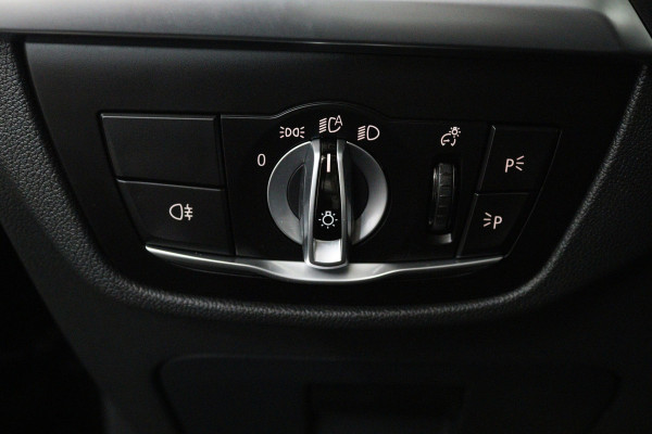 BMW iX3 Executive 80 kWh SOH 96% (PANORAMADAK, SFEERVERLICHTING, ADAPTIVE CRUISE, AUTOPILOT, STOELVERWARMING, 1e EIGENAAR)