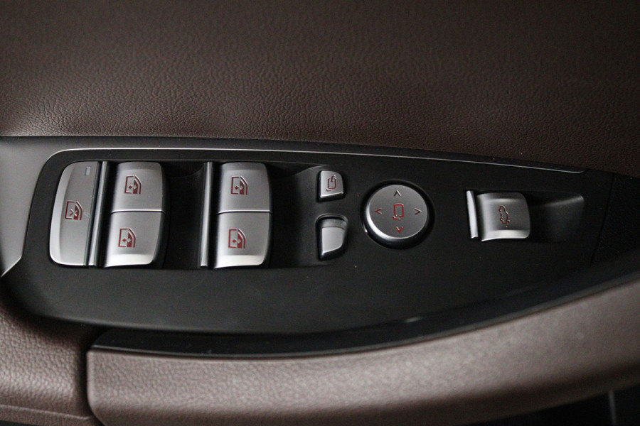 BMW iX3 Executive 80 kWh SOH 96% (PANORAMADAK, SFEERVERLICHTING, ADAPTIVE CRUISE, AUTOPILOT, STOELVERWARMING, 1e EIGENAAR)