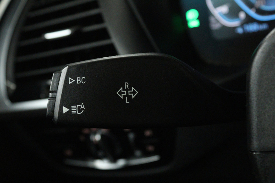 BMW iX3 Executive 80 kWh SOH 96% (PANORAMADAK, SFEERVERLICHTING, ADAPTIVE CRUISE, AUTOPILOT, STOELVERWARMING, 1e EIGENAAR)
