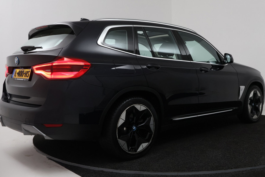BMW iX3 Executive 80 kWh SOH 96% (PANORAMADAK, SFEERVERLICHTING, ADAPTIVE CRUISE, AUTOPILOT, STOELVERWARMING, 1e EIGENAAR)
