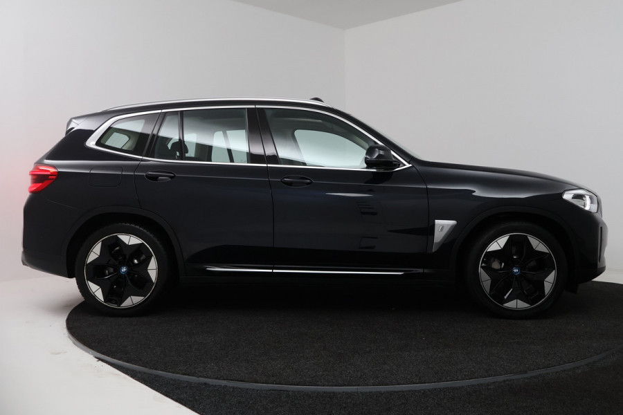 BMW iX3 Executive 80 kWh SOH 96% (PANORAMADAK, SFEERVERLICHTING, ADAPTIVE CRUISE, AUTOPILOT, STOELVERWARMING, 1e EIGENAAR)