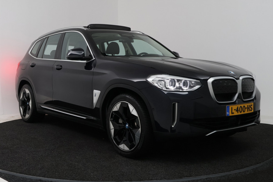 BMW iX3 Executive 80 kWh SOH 96% (PANORAMADAK, SFEERVERLICHTING, ADAPTIVE CRUISE, AUTOPILOT, STOELVERWARMING, 1e EIGENAAR)