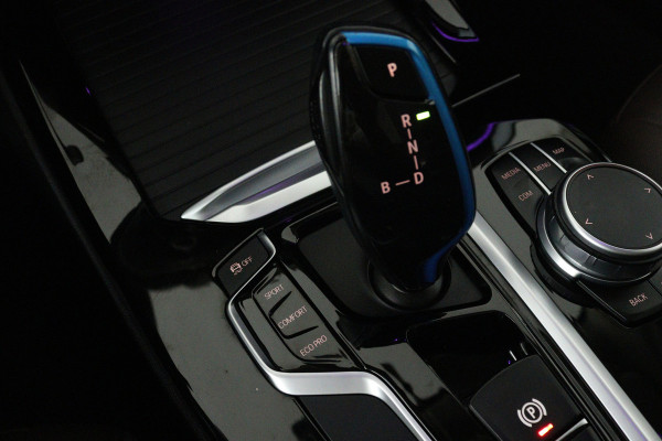 BMW iX3 Executive 80 kWh SOH 96% (PANORAMADAK, SFEERVERLICHTING, ADAPTIVE CRUISE, AUTOPILOT, STOELVERWARMING, 1e EIGENAAR)