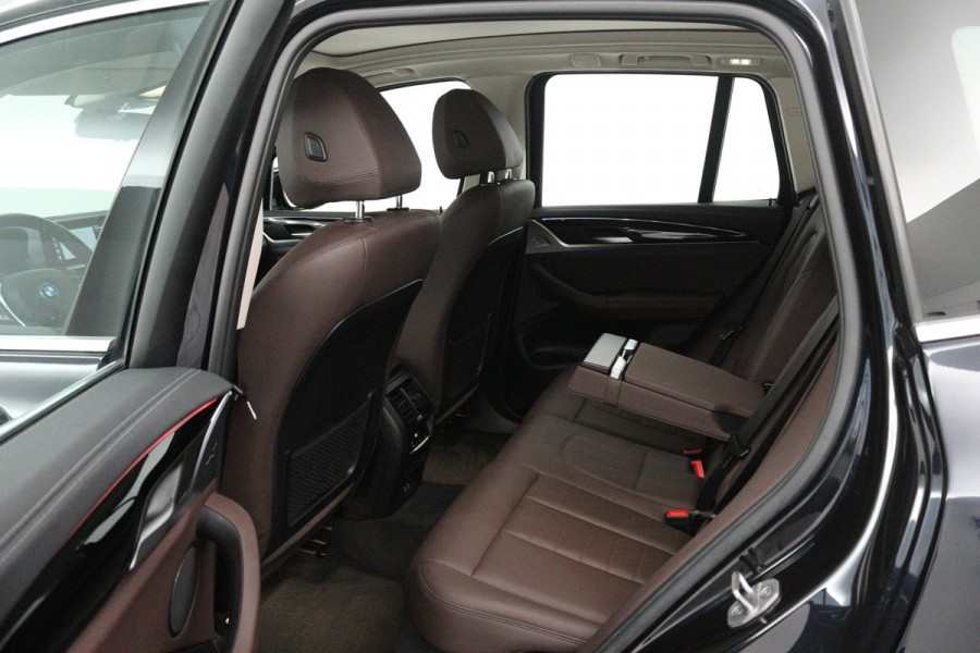BMW iX3 Executive 80 kWh SOH 96% (PANORAMADAK, SFEERVERLICHTING, ADAPTIVE CRUISE, AUTOPILOT, STOELVERWARMING, 1e EIGENAAR)