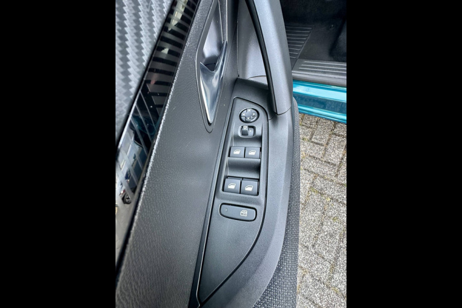 Peugeot 2008 1.2 Hybrid 145 Style Automaat | Apple/Android CarPlay